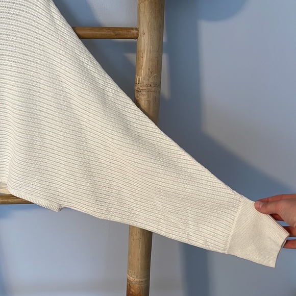 Wilfred Free Aritzia Lolan Sweater - Picture 5 of 8